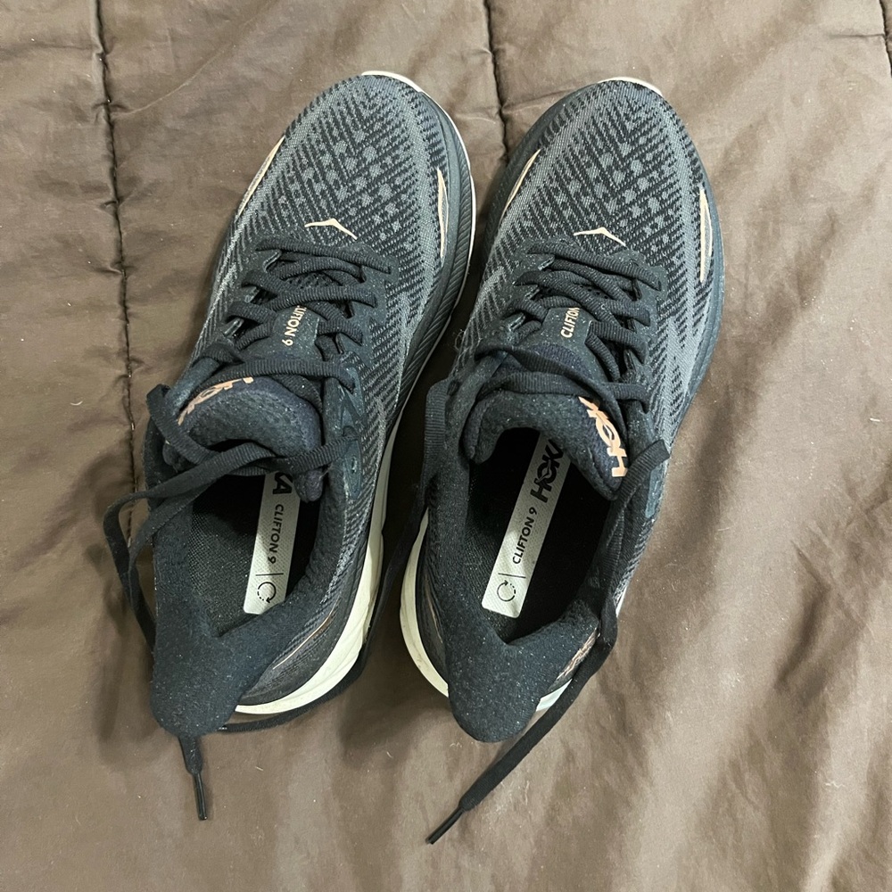 Hoka Clifton 9 sneakers size 7
